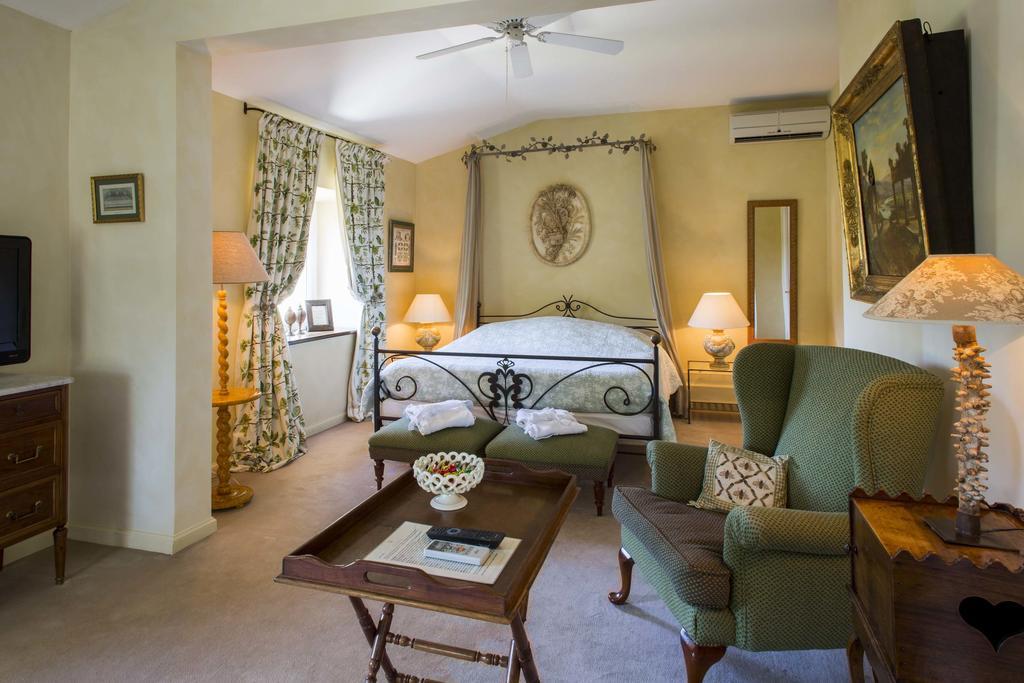 Chateau Talaud Bed and Breakfast Loriol-du-Comtat Δωμάτιο φωτογραφία