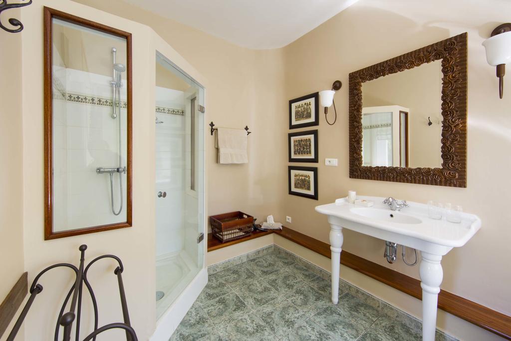 Chateau Talaud Bed and Breakfast Loriol-du-Comtat Δωμάτιο φωτογραφία